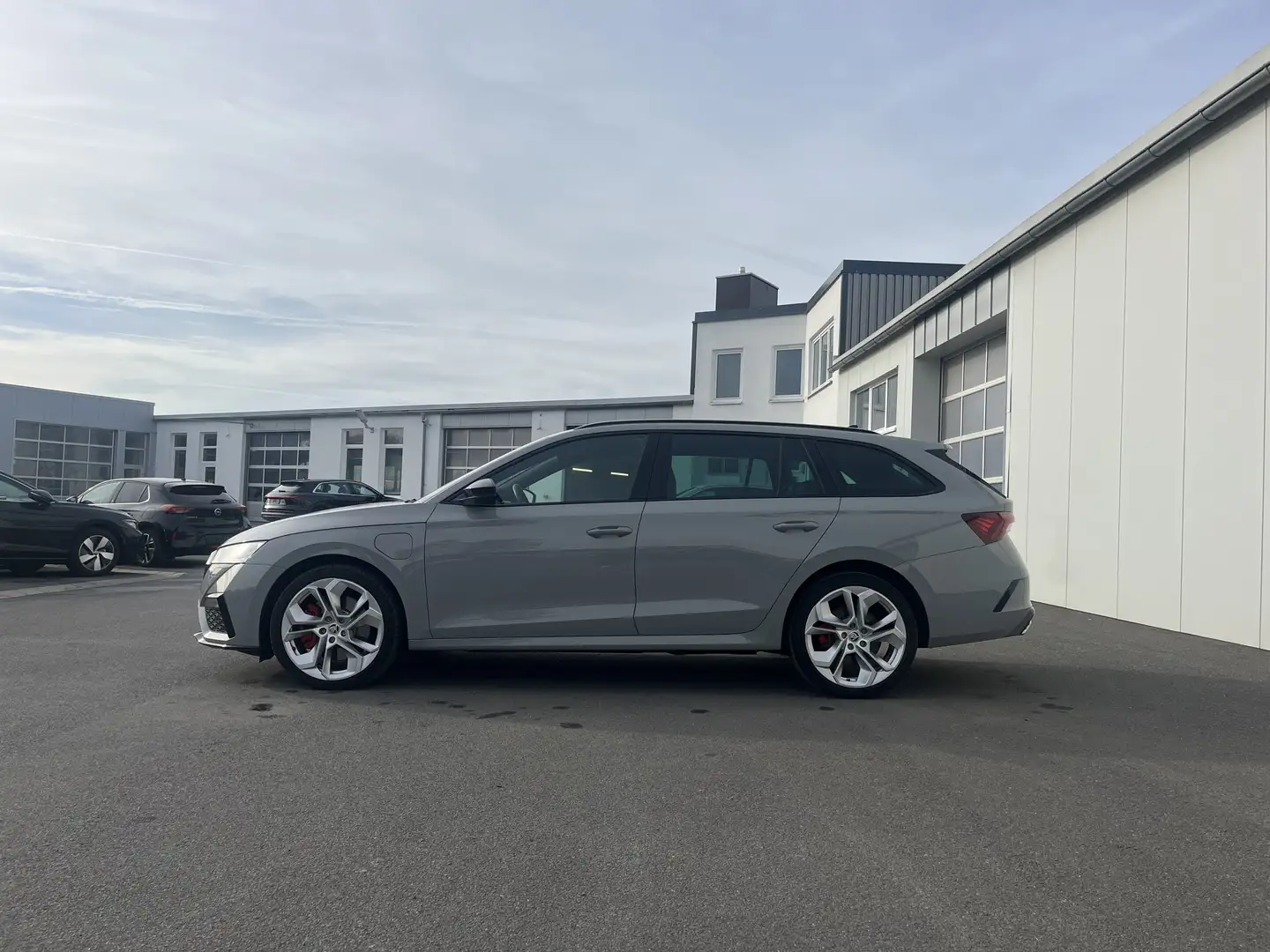 Skoda Octavia Combi 1.4 TSI e-Hybrid RS 181€ m. 20% Anzahlung Grau - 2