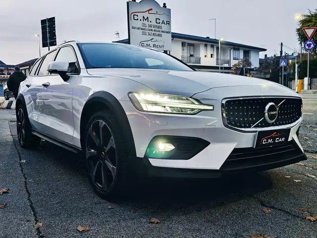 Volvo V60 Cross Country 2.0 b4 Plus awd auto