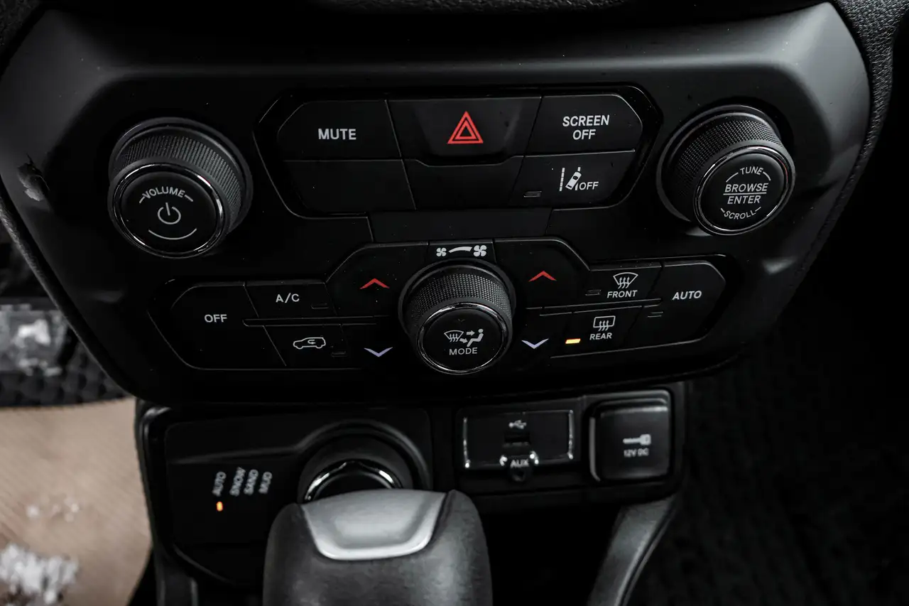 Jeep Renegade снимка Jeep Renegade