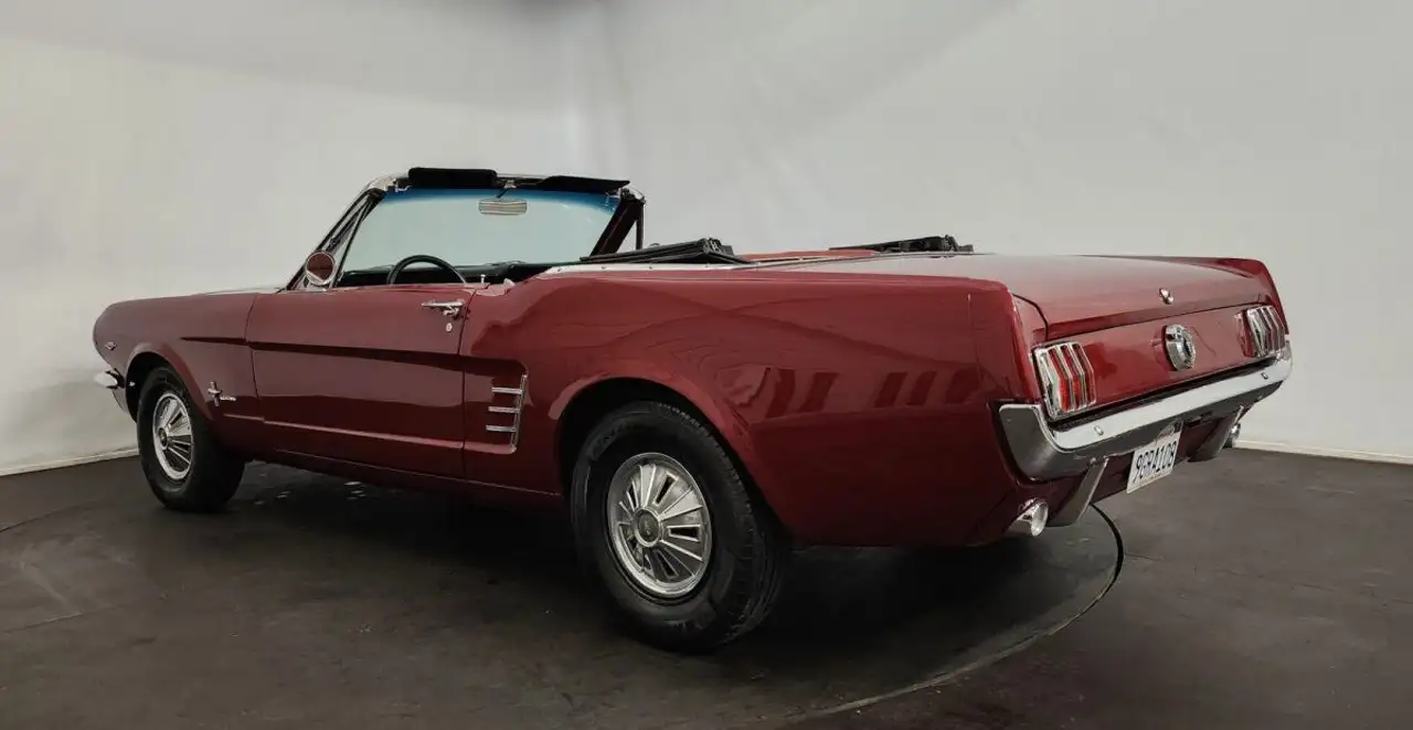 Ford Mustang cabriolet, foto 3