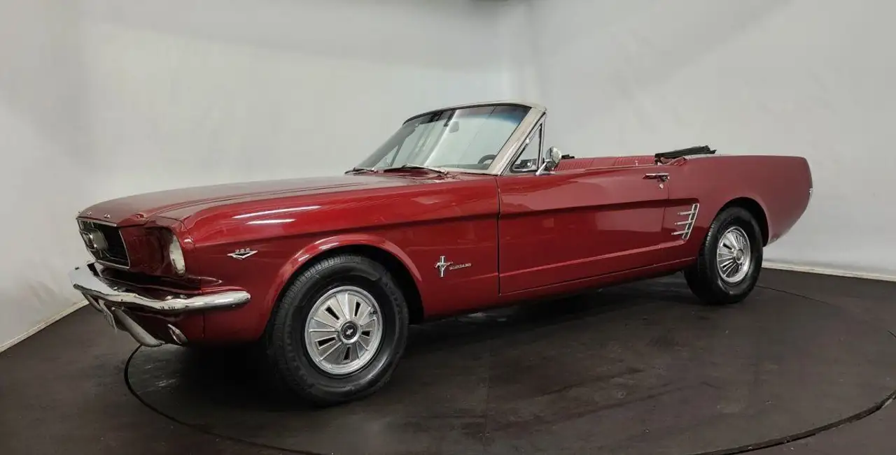 Ford Mustang cabriolet, foto 2
