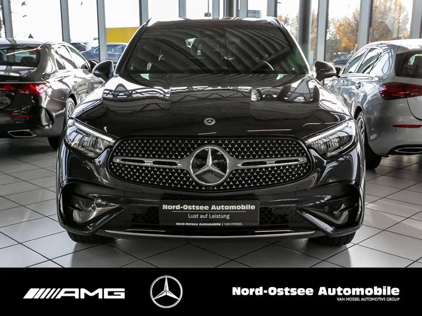 Mercedes-Benz GLC 300 d 4M AMG MBUX LED SHZ KLIMA NAVI Grau - 2