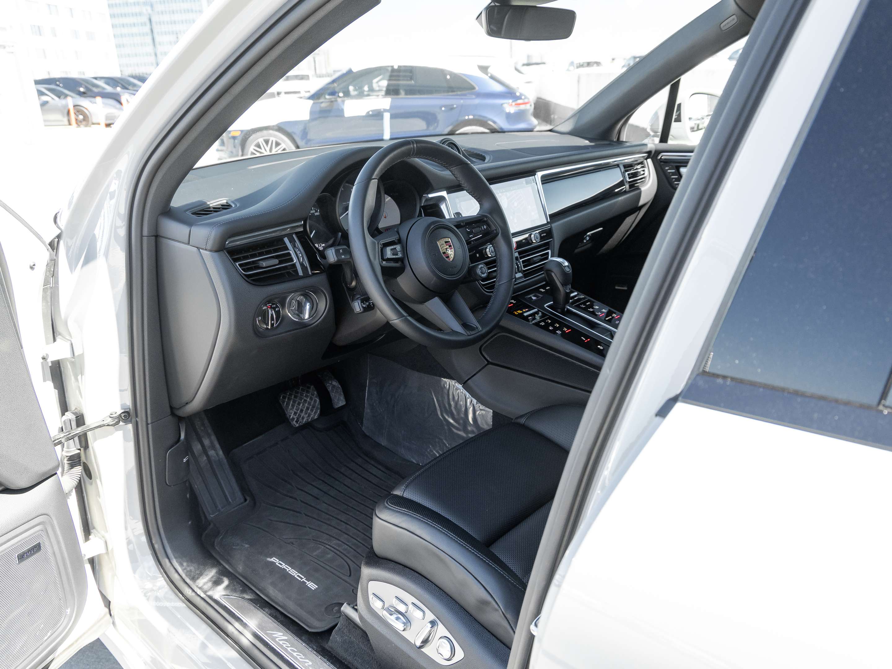 2025 Porsche Macan S | 2 Year Extended Warranty & Winter Tire Package alt 4