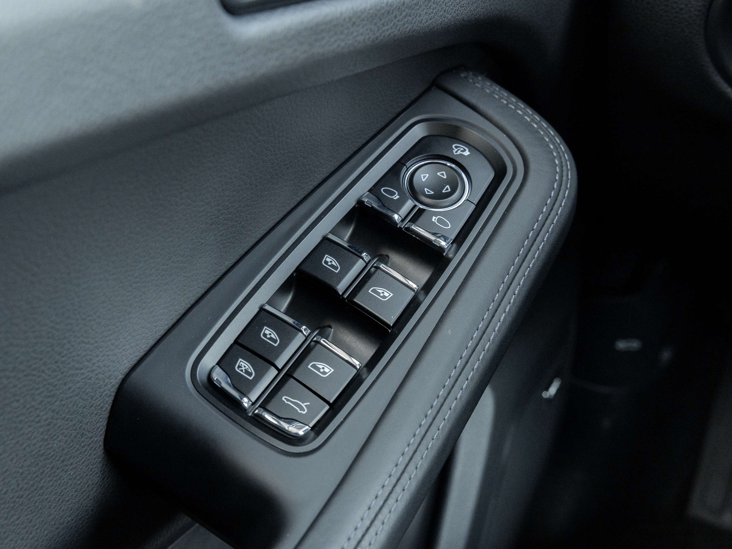2025 Porsche Macan S | 2 Year Extended Warranty & Winter Tire Package thumb 19