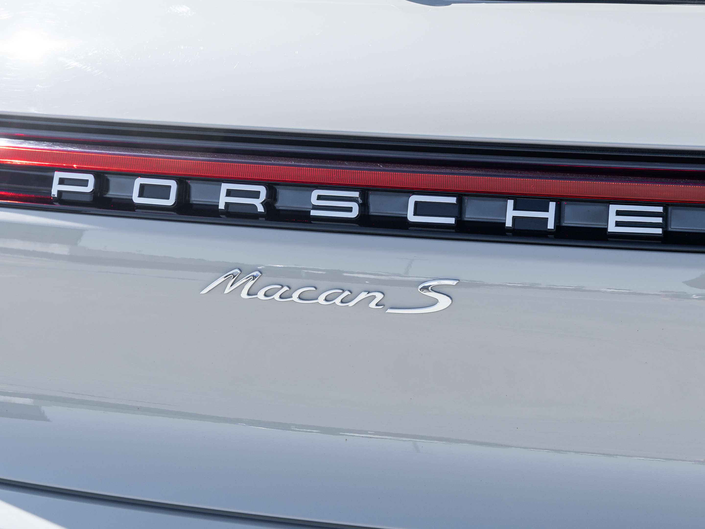 2025 Porsche Macan S | 2 Year Extended Warranty & Winter Tire Package thumb 33