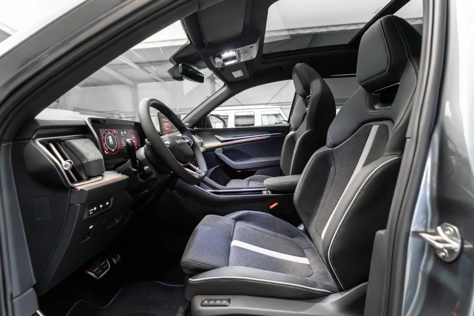 Skoda Kodiaq 1.5 Sportline / Full / Head Up / MY 2026 Grau - 2