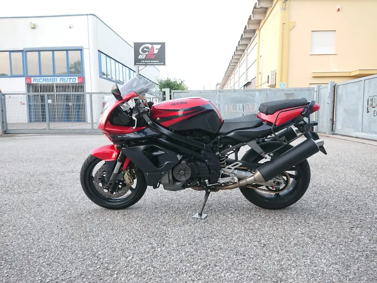 Aprilia SL 1000 Rood - 2