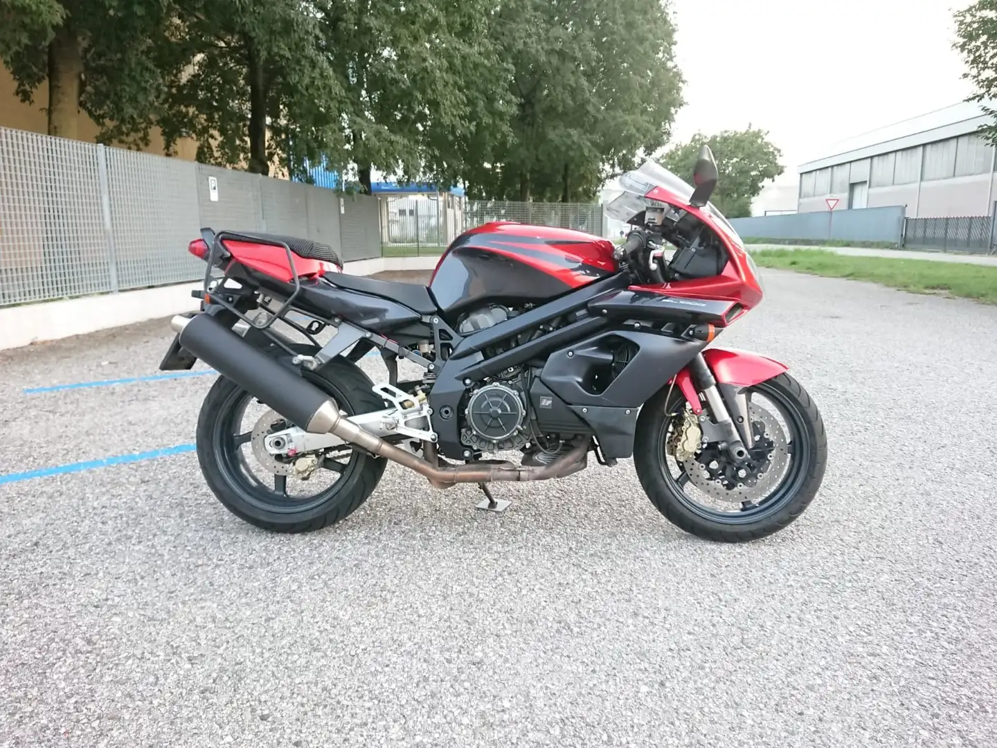 Aprilia SL 1000 Rood - 1