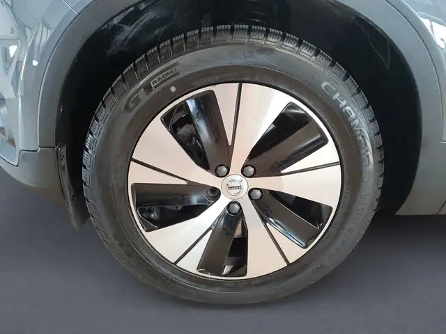 Volvo XC40 view 9
