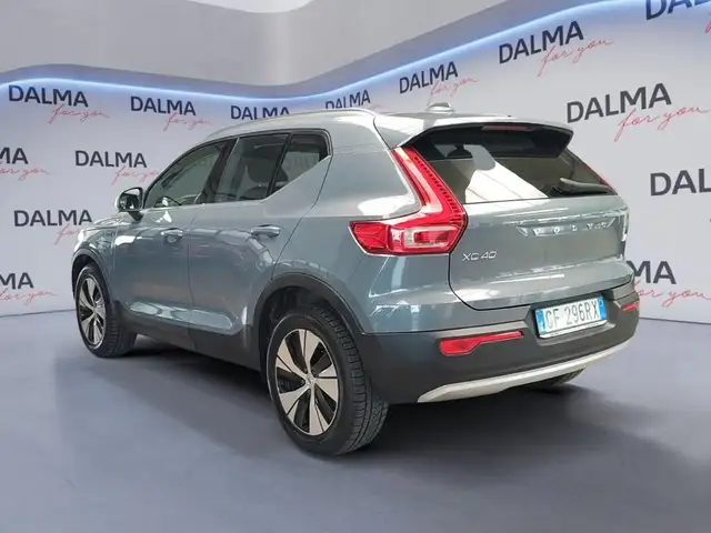 Volvo XC40 view 3