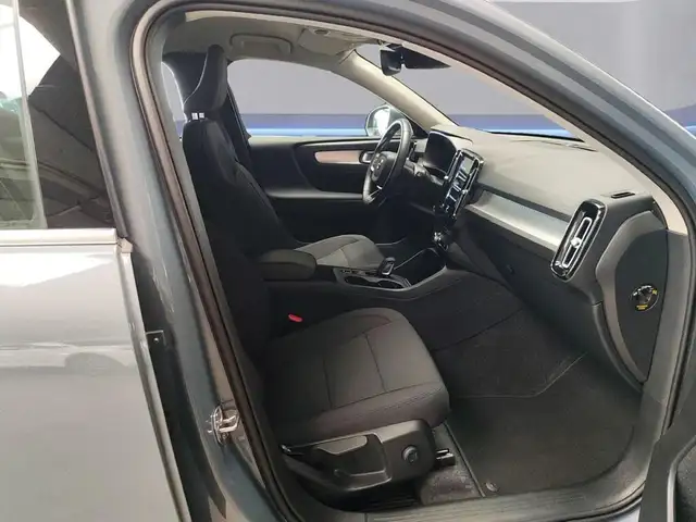 Volvo XC40 view 14