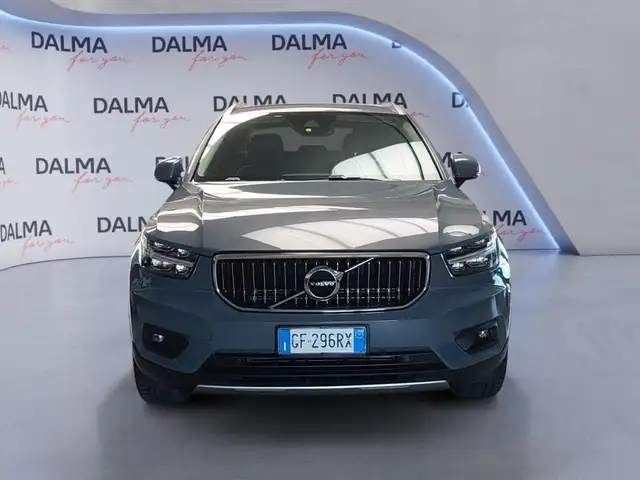 Volvo XC40 view 8