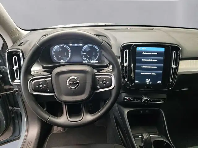 Volvo XC40 view 11