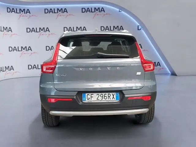 Volvo XC40 view 4