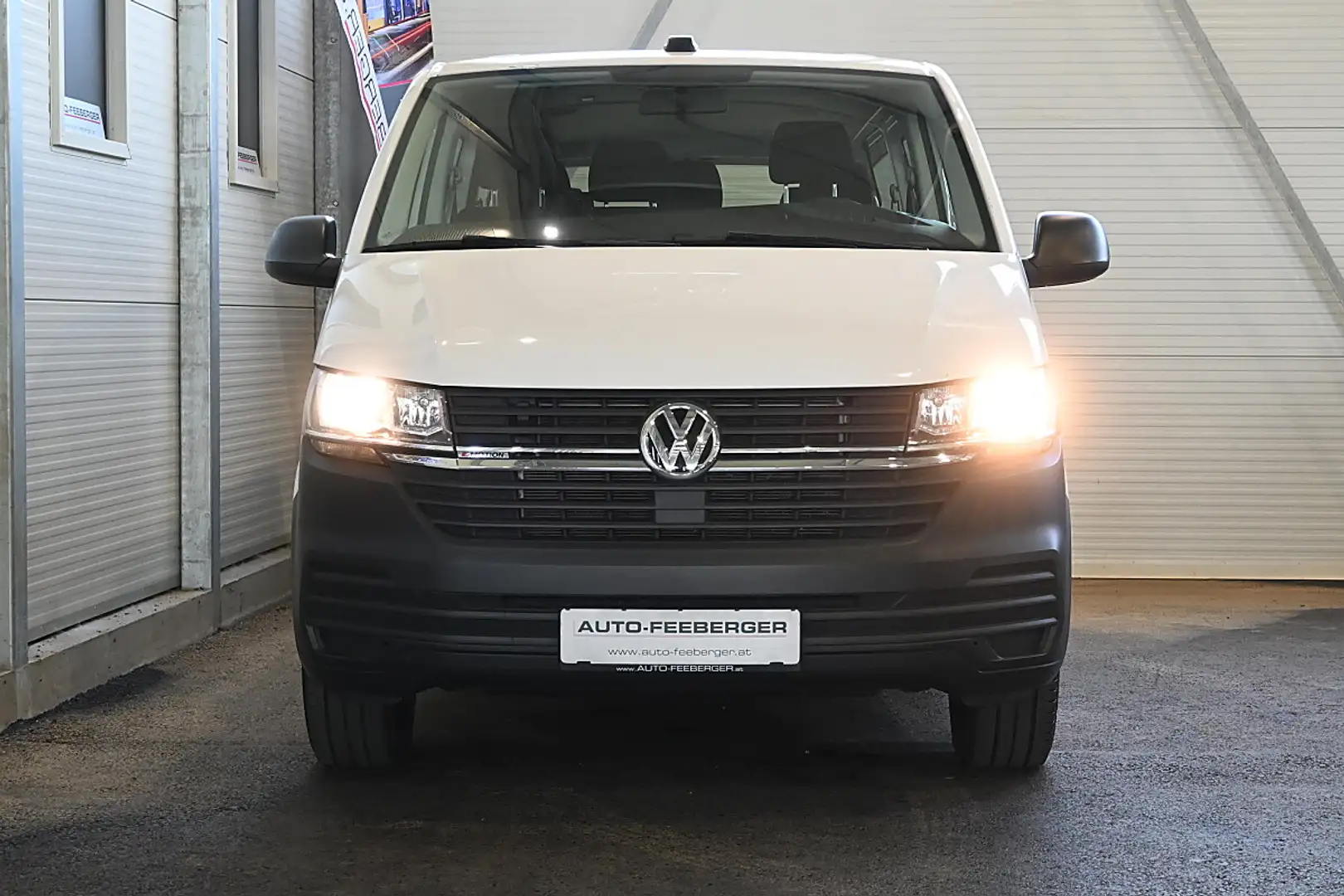 Volkswagen T6.1 Kombi T6.1 2.0 TDI 4Motion Kombi L2H1, 9-Sitzer, AHK,... Weiß - 2