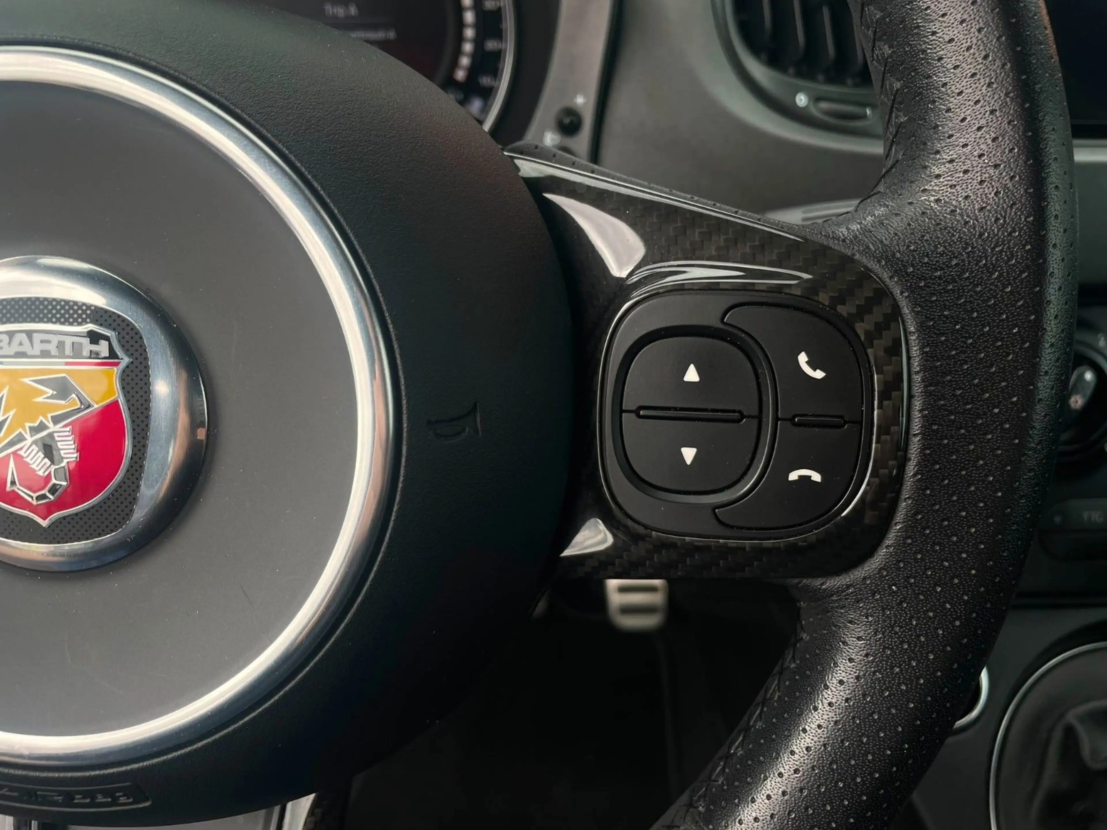 Abarth 695C *Schalensitze*adap. Dämpfer*Carbonlenkrad* — photo 10