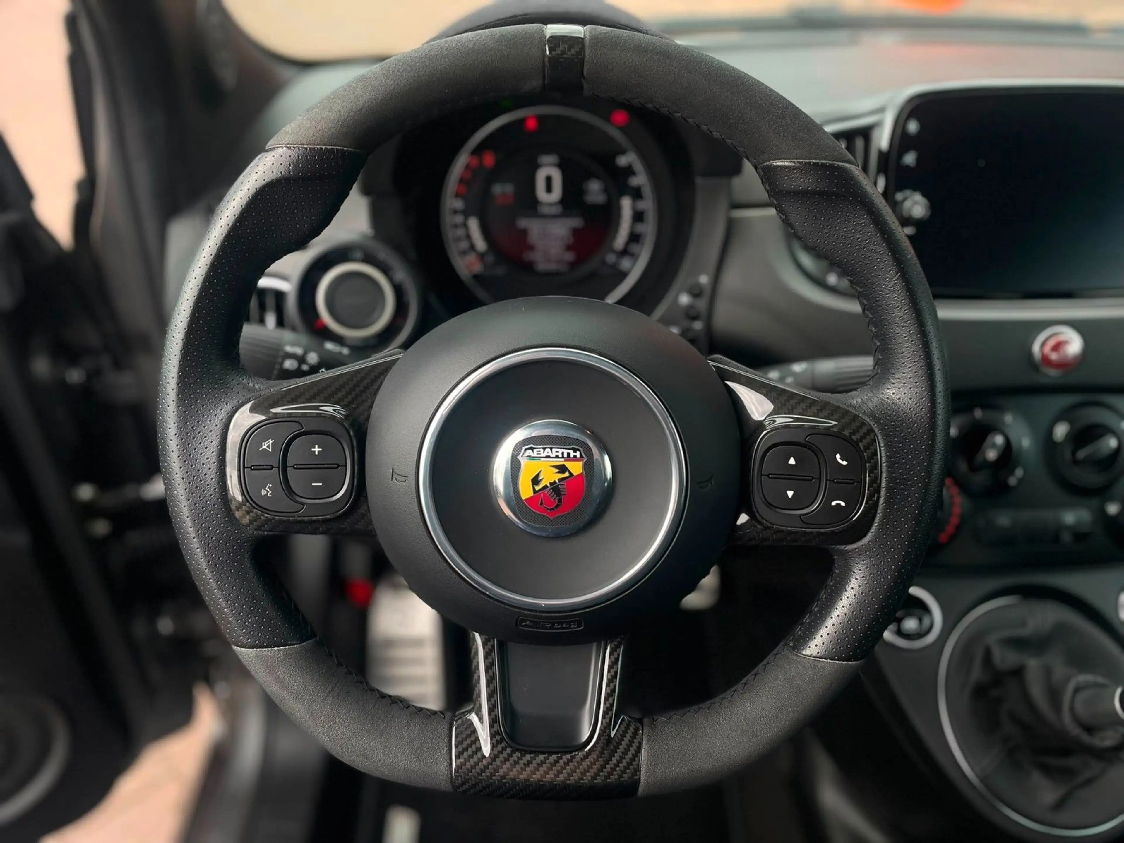 Abarth 695C *Schalensitze*adap. Dämpfer*Carbonlenkrad* — photo 8