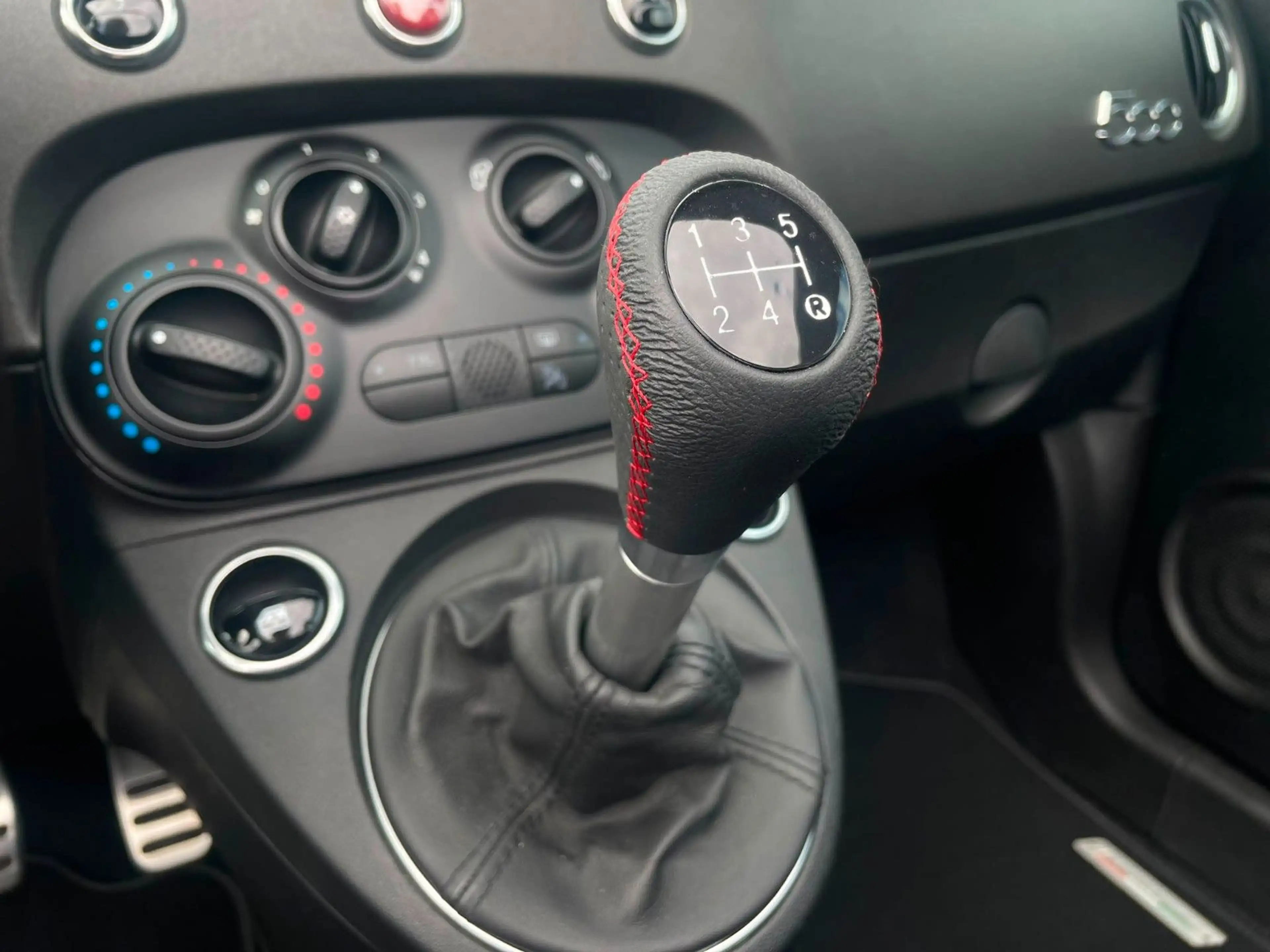 Abarth 695C *Schalensitze*adap. Dämpfer*Carbonlenkrad* — photo 17