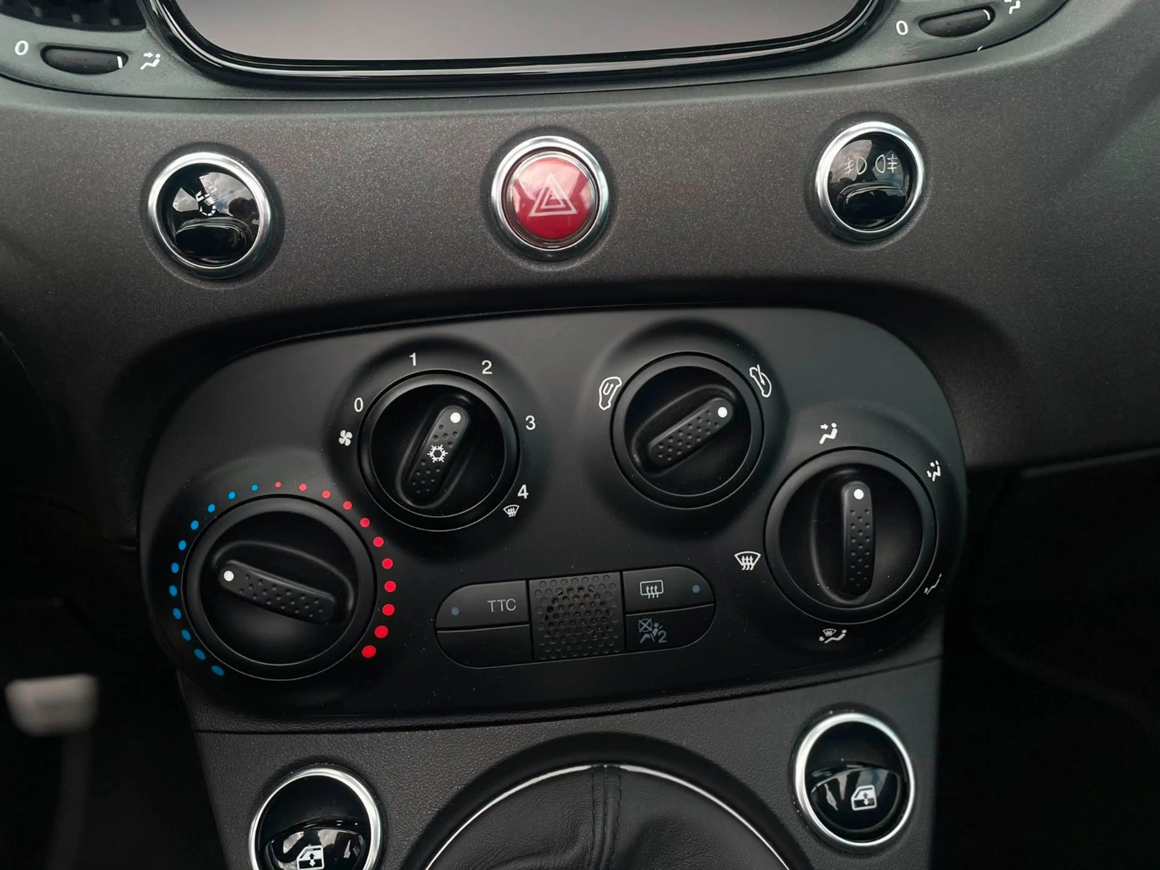 Abarth 695C *Schalensitze*adap. Dämpfer*Carbonlenkrad* — photo 18
