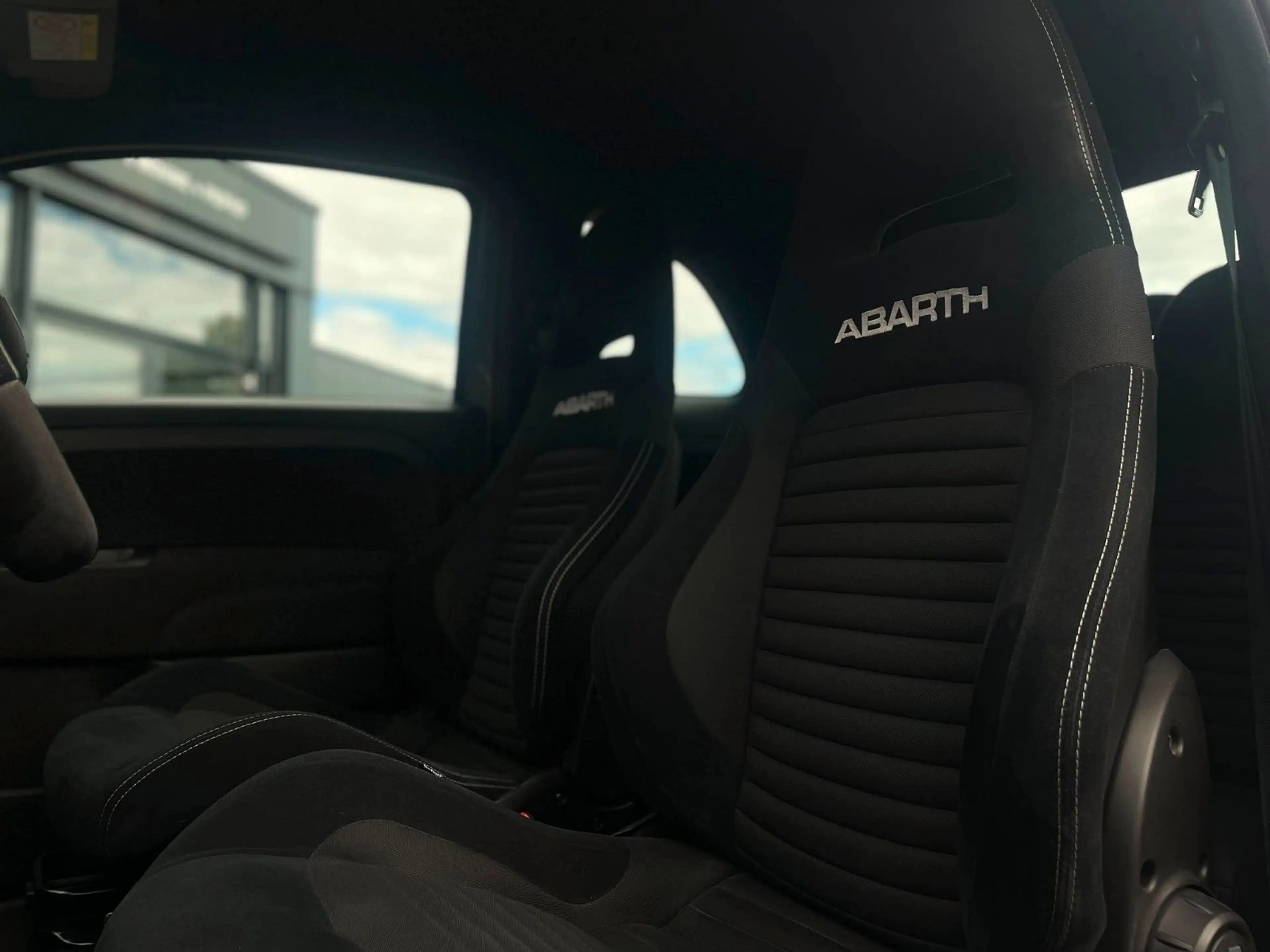 Abarth 695C *Schalensitze*adap. Dämpfer*Carbonlenkrad* — photo 13