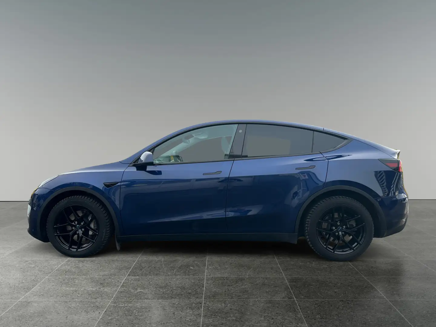 Tesla Model Y 62kWh Base        8-fach bereift! Blau - 2