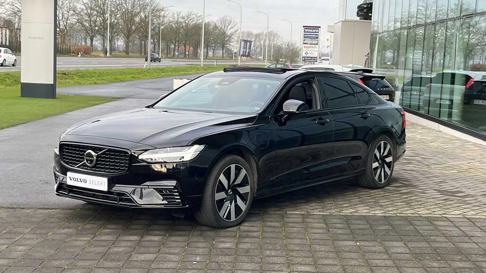 Volvo S90 Plus Dark T8 AWD Hybride | 360° Camera | Schuifdak Zwart - 1
