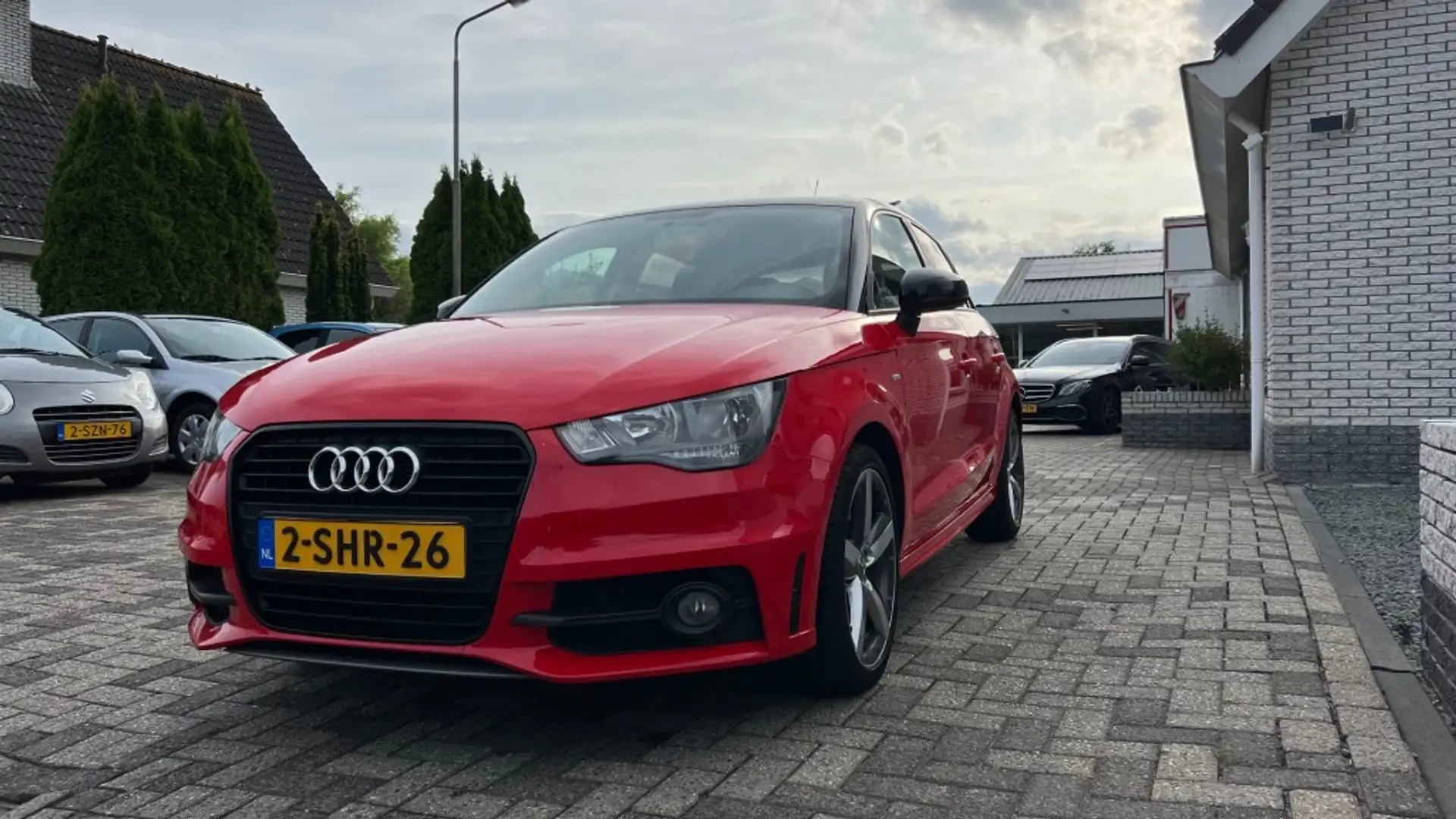 Audi A1 1.2TFSI sportback Admired ext S-Line Rood - 2