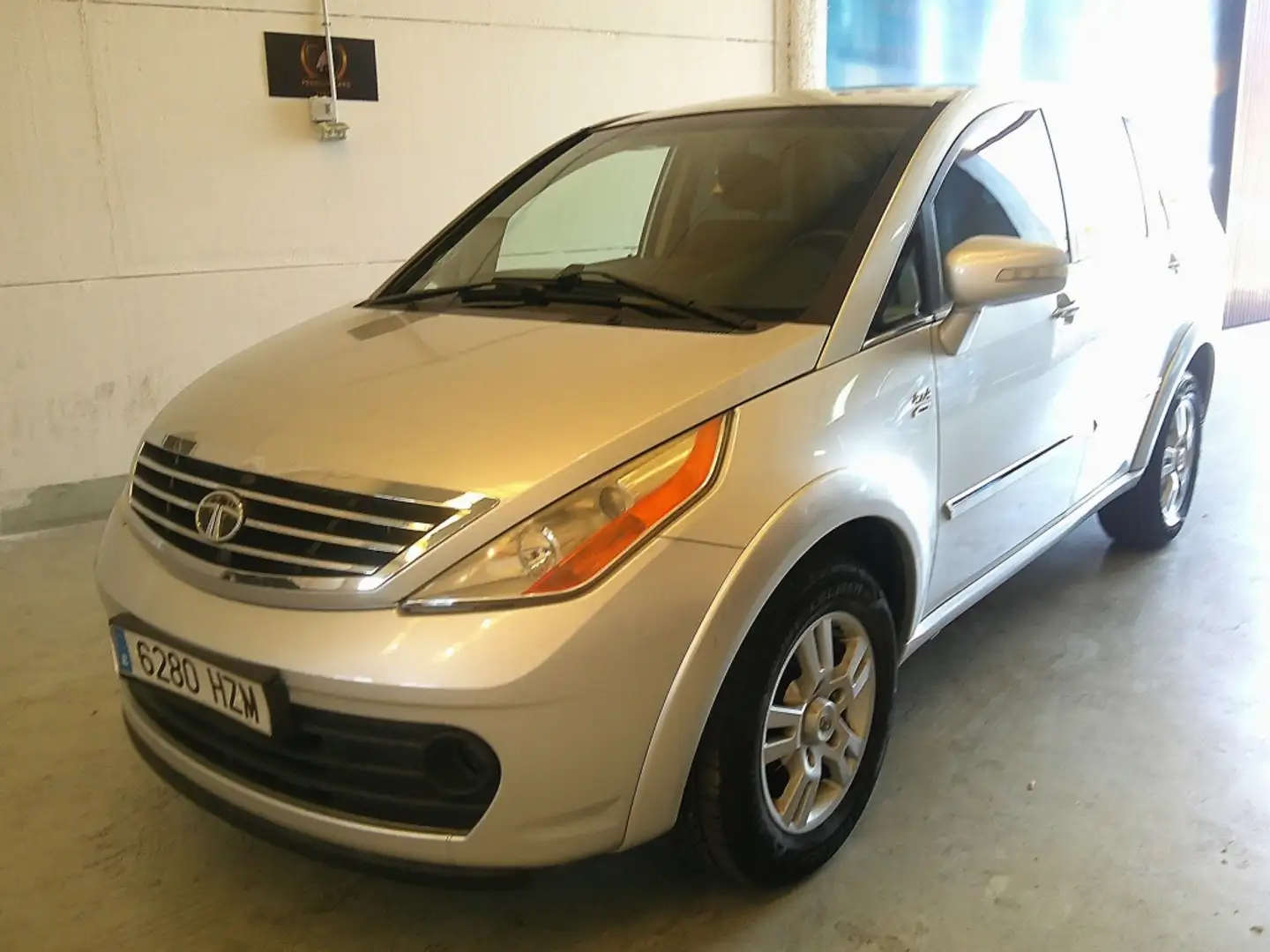Tata Aria 2.2D 4x4 Silber - 1