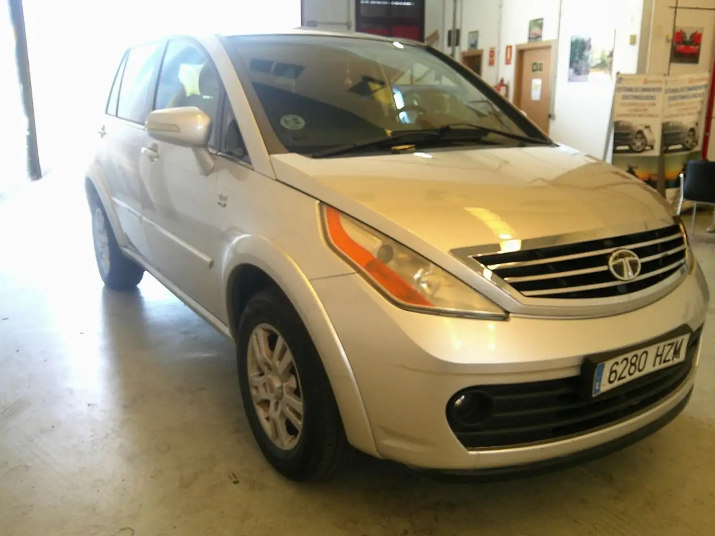 Tata Aria 2.2D 4x4 Silber - 2