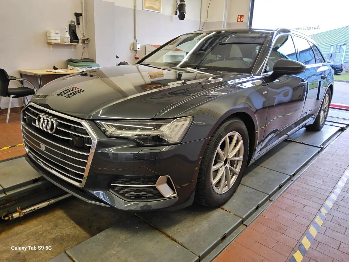 Audi A6 40 2.0 TDI sport S line*Matrix LED*AHK* Grau - 2