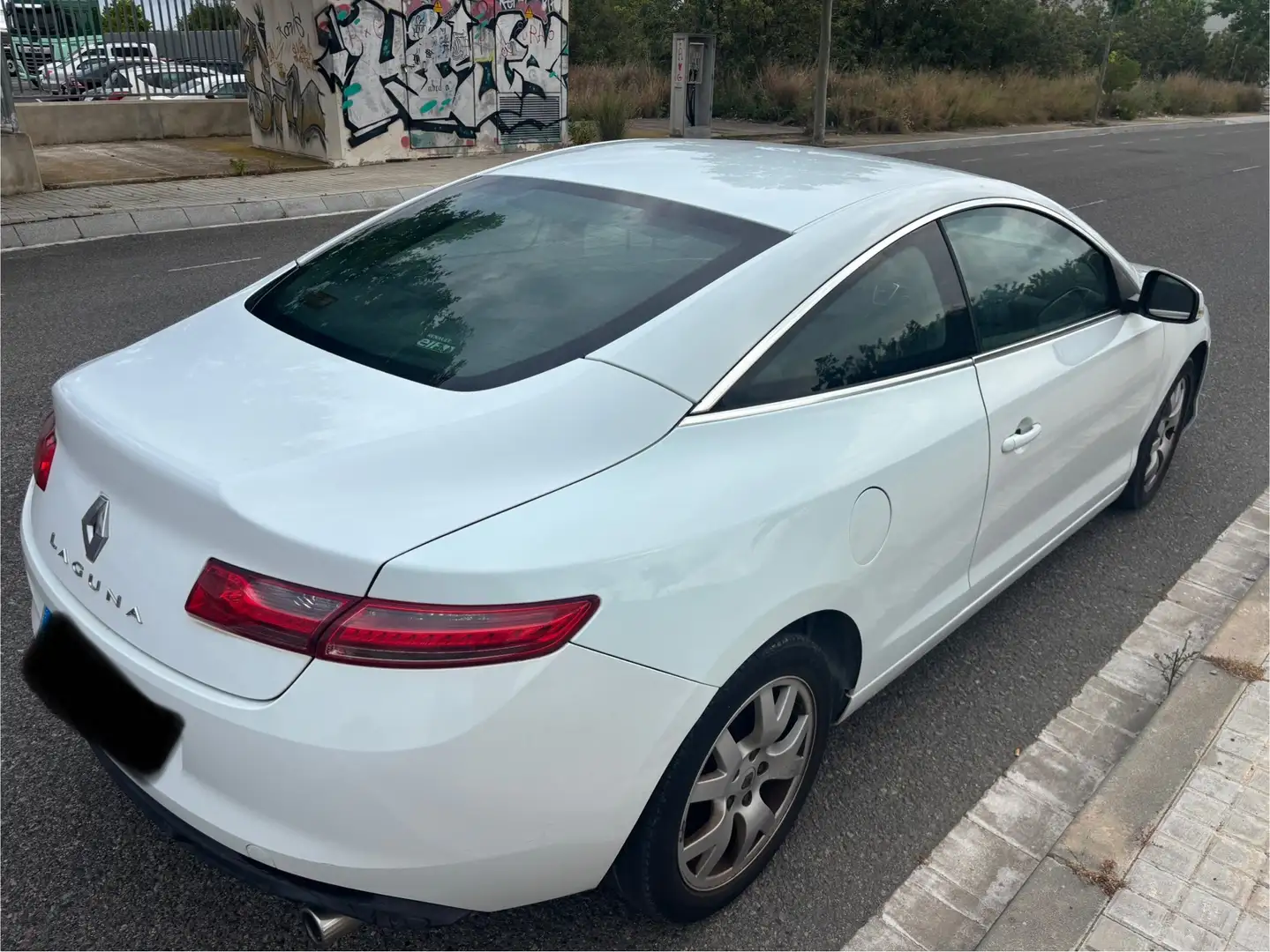 Renault Laguna Coupé 2.0dCi Emotion Plus - 1