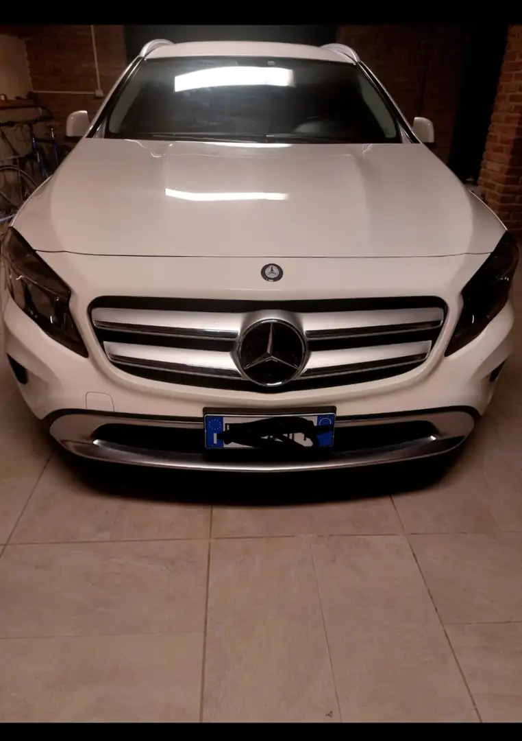 Mercedes-Benz GLA 180 GLA 180 d Business auto sport Bianco - 2