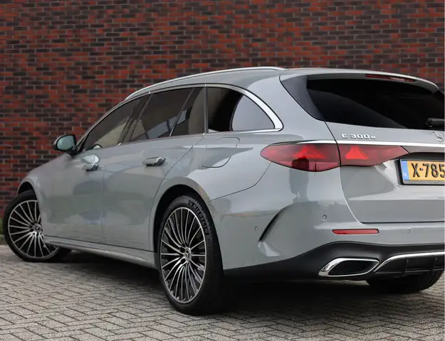 Mercedes-Benz E-Class view 7