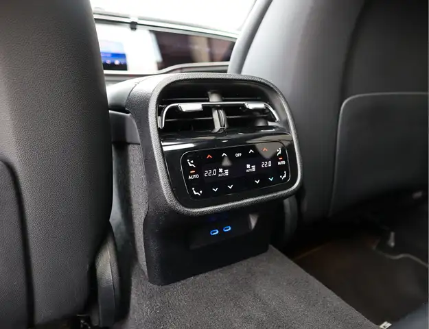 Mercedes-Benz E-Class view 30