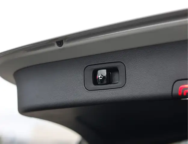Mercedes-Benz E-Class view 24