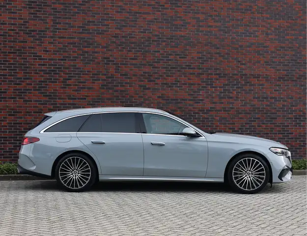 Mercedes-Benz E-Class view 14