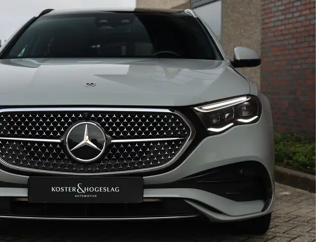 Mercedes-Benz E-Class view 12