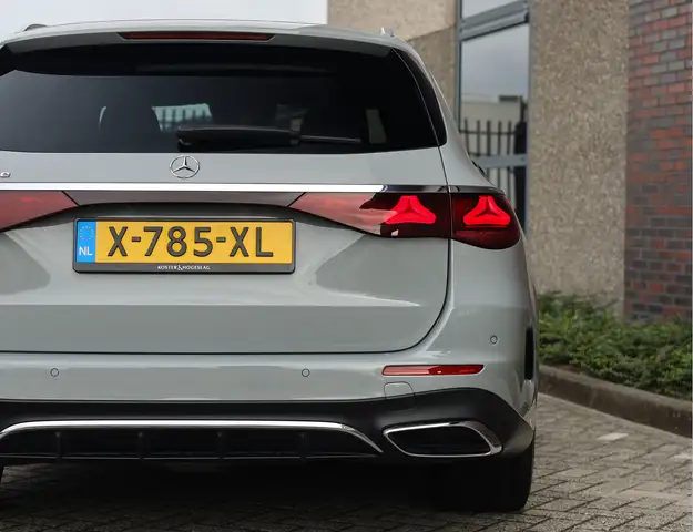Mercedes-Benz E-Class view 13