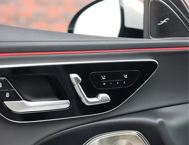 Mercedes-Benz E-Class view 27