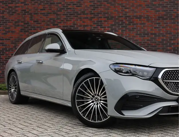 Mercedes-Benz E-Class view 6