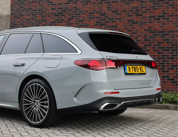 Mercedes-Benz E-Class view 20