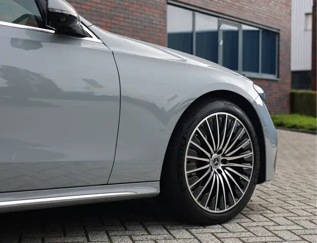 Mercedes-Benz E-Class view 19