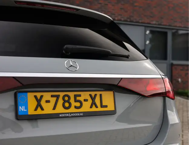 Mercedes-Benz E-Class view 11
