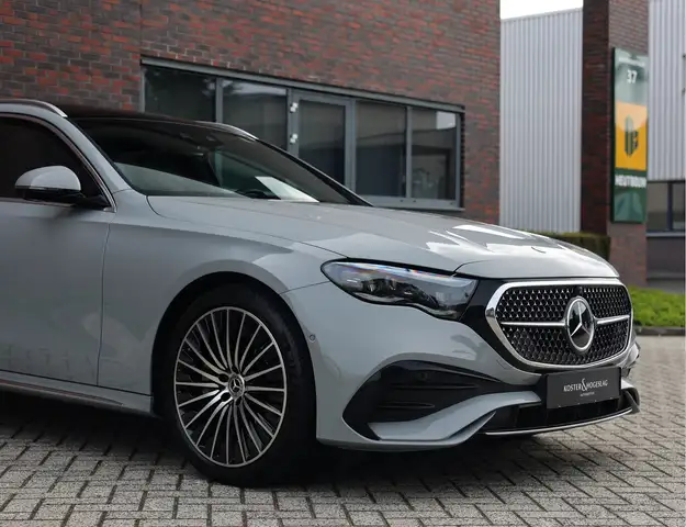 Mercedes-Benz E-Class view 8