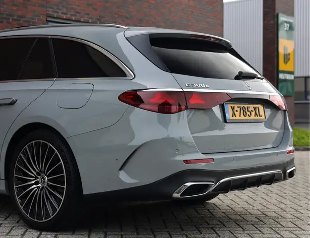 Mercedes-Benz E-Class view 10