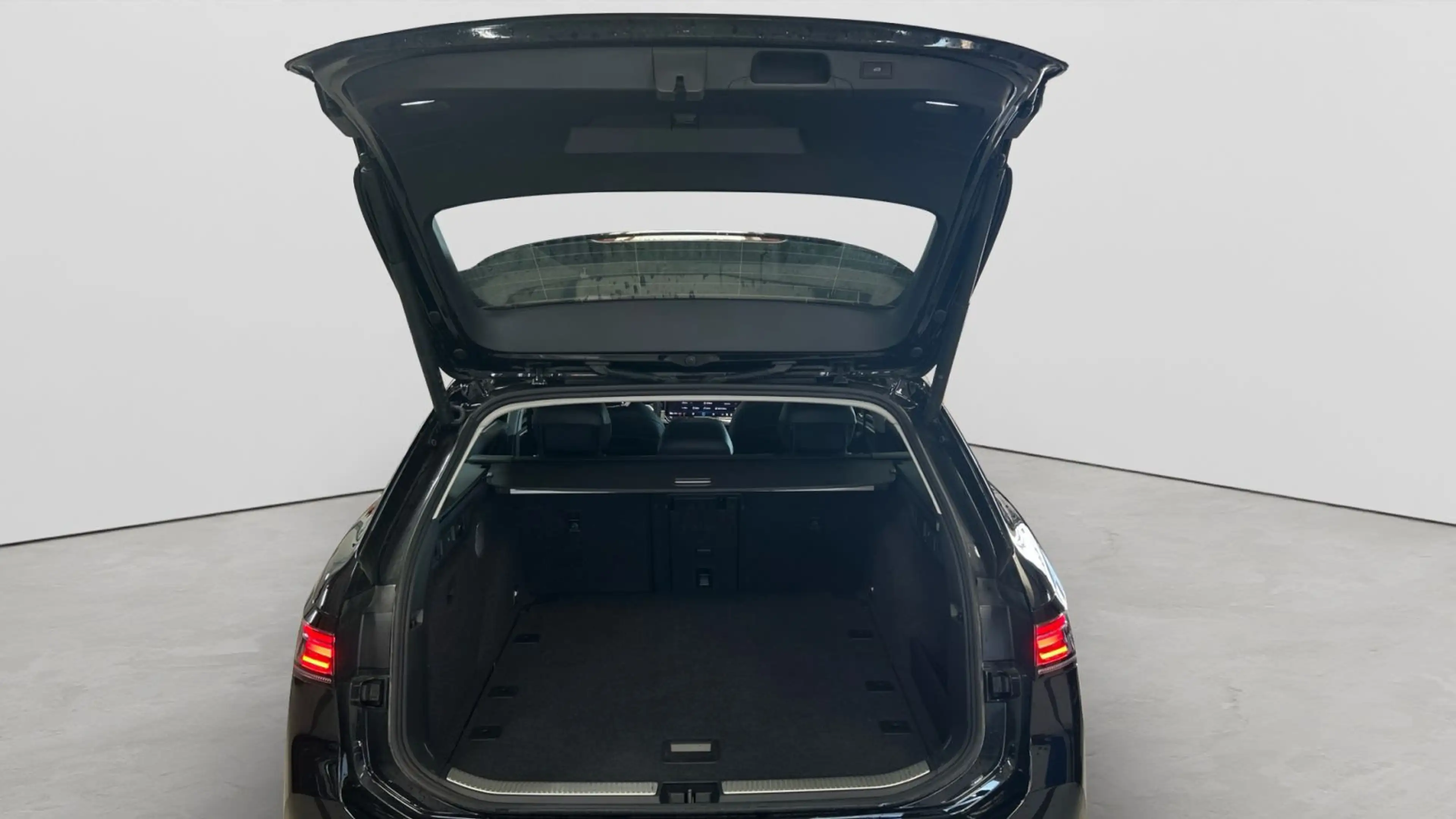 Volkswagen Passat Variant 1.5eTSI DSG Elegance NAVI/IQ/ACC/ — photo 9