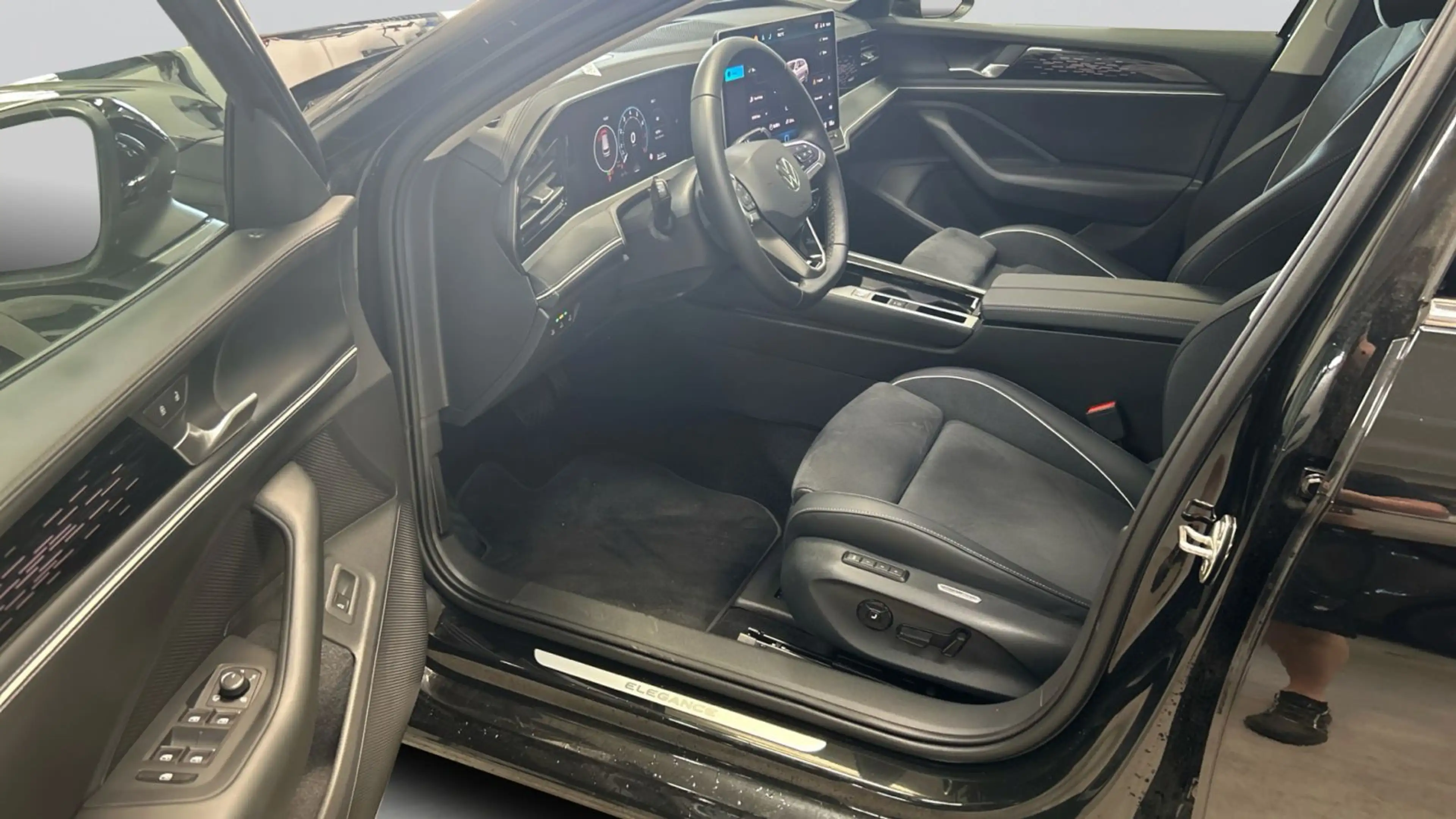 Volkswagen Passat Variant 1.5eTSI DSG Elegance NAVI/IQ/ACC/ — photo 6