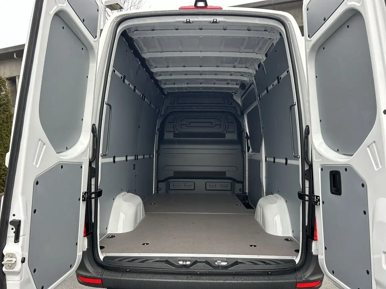 Mercedes-Benz Sprinter снимка Mercedes-Benz Sprinter