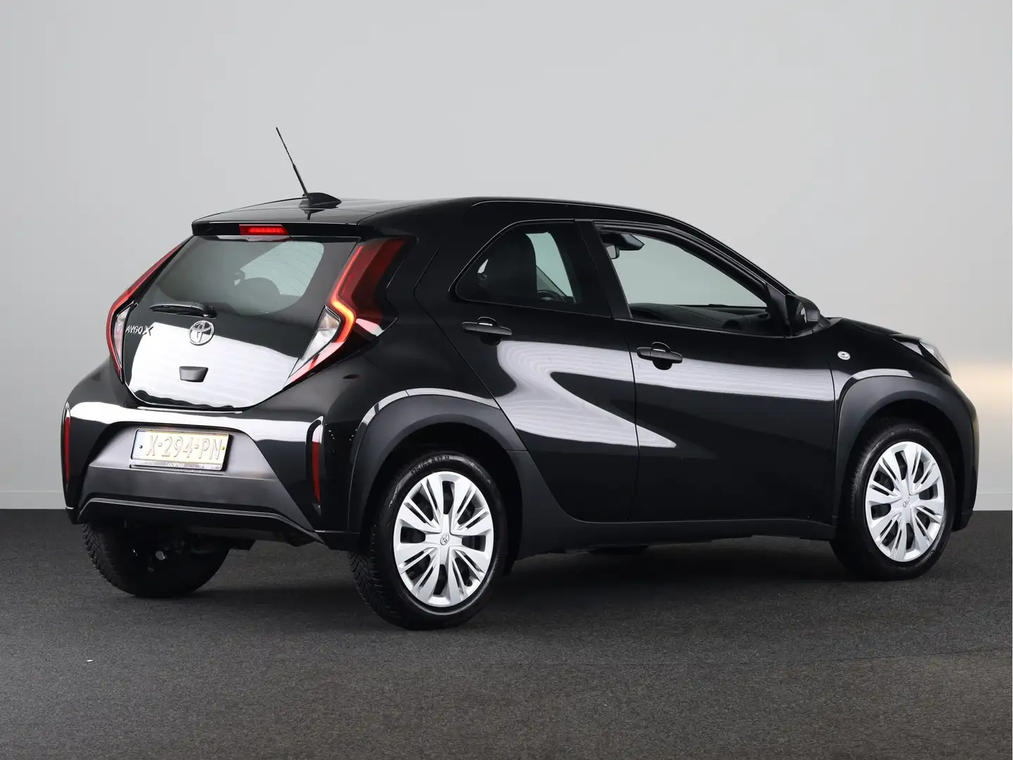 Toyota Aygo X 1.0 VVT-i MT *DEMO* | Bluetooth | Radio | Airco | Noir - 2