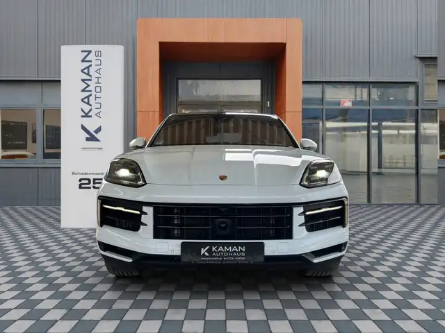 Porsche Cayenne view 2